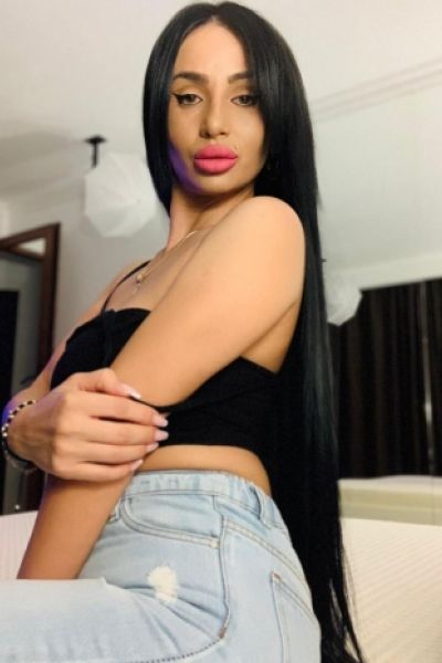 Looking very sexy with lovely pink lips 