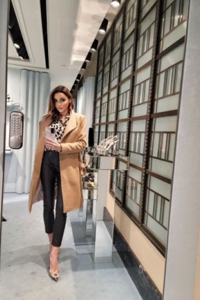 A very sexy full length selfie of Kathy 