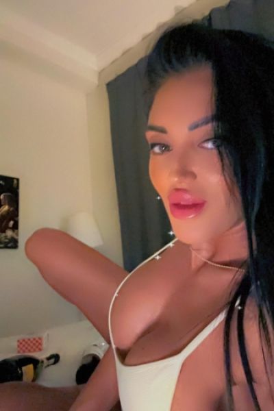 In this photo you can see how amazing Elizabeths blowjob lips are 