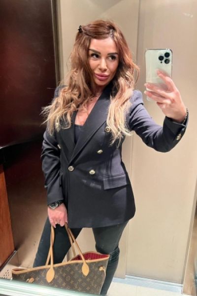 Sexy Pune escort Avery in a black blazer 