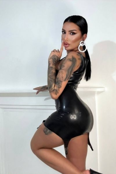 Mistress Daria has her finger on her lips 