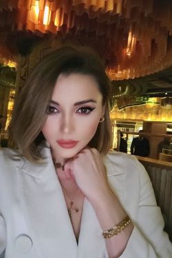Selfie of Kathy for her profile picture