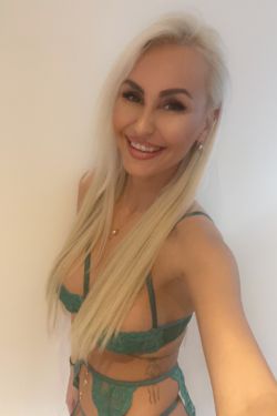 Lavinas selfie gallery profile picture