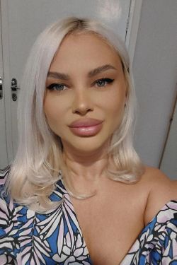 Karinas selfie gallery profile picture