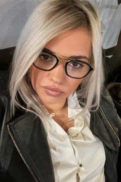 Selfie gallery profile picture of Phoenix
