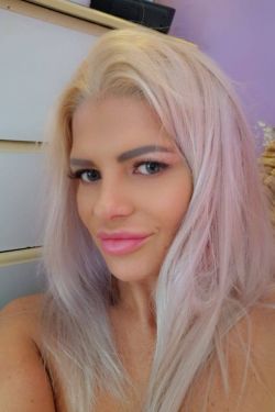 Selfie profile picture of Crystal