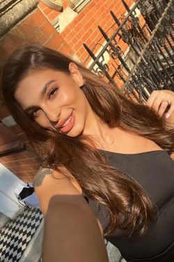 Chardonnays selfie profile picture