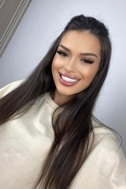 Selfie gallery profile picture of Madison